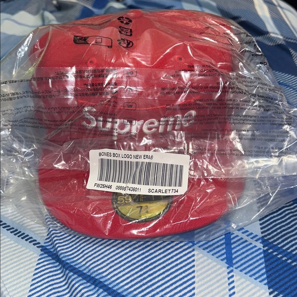 New era Supreme red hat new with tags size 7 3/4 - Picture 1 of 5